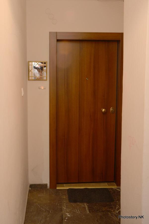 Kynosargous Square'S Apartment Atene Esterno foto